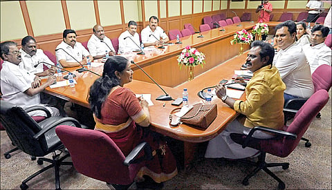 தேர்தல் அறிக்கை தயாரிக்க கருத்து கேட்போம் - திமுக குழு தலைவர் கனிமொழி எம்.பி. தகவல்