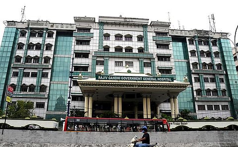 பிரேதப் பரிசோதனைக்கு பிறகு உடலை பெற ரூ.2,000, ரூ.3,000 வசூல் - சென்னை ராஜீவ் காந்தி அரசு மருத்துவமனை அவலம்