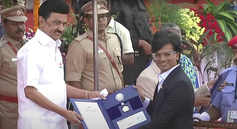 ஆல்ட் நியூஸ் ஜுபைருக்கு கோட்டை அமீர் மத நல்லிணக்க விருது: முதல்வர் ஸ்டாலின் வழங்கினார்