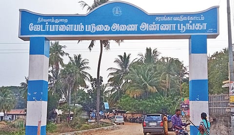 ஜேடர்பாளையம் தடுப்பணையில் குளிக்க தடை நீட்டிப்பு: சுற்றுலாப் பயணிகள் ஏமாற்றம்