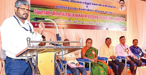 திருச்சியில் நேற்று நடைபெற்ற வேளாண் பொருட்கள் ஏற்றுமதி மேம்பாட்டு கருத்தரங்கில் பேசிய தேசிய வாழை ஆராய்ச்சி மைய இயக்குநர் ஆர்.செல்வராஜன்.படம் : ர.செல்வமுத்துகுமார்