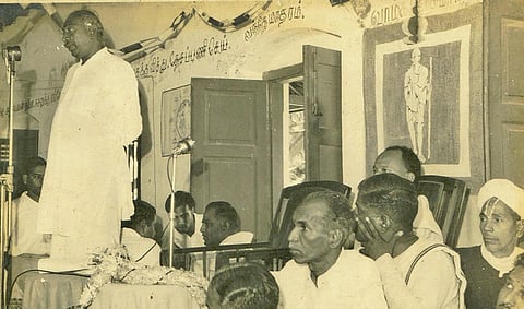சிதம்பரம் காந்தி மன்றத்தை காமராஜர் தொடக்கி வைத்து பேசுகிறார். | கோப்புப் படம்
