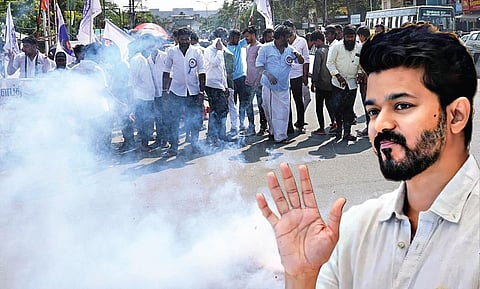 நடிகர் விஜய்யின் அரசியல் பிரவேசம்: ரசிகர்கள் கொண்டாட்டம்