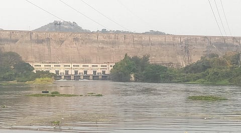 மேட்டூர் அணை மின் நிலையத்தில் இருந்து பாசனத்துக்கு விநாடிக்கு நீர்வரத்து 6,000 கன அடி நீர் வெளியேற்றப்பட்டது.