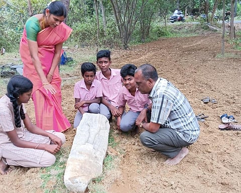 மேட்டூர் அருகே 17-ம் நூற்றாண்டு நாயக்கர் கால சூலக்கல் கண்டெடுப்பு