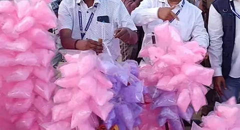 சென்னை | ரசாயனம் கலப்பதாக தகவல்: பஞ்சு மிட்டாய் பாக்கெட்டுகள் பறிமுதல்