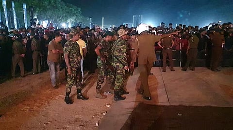 இலங்கையில் பாடகர் ஹரிஹரனின் இசை நிகழ்ச்சியில் குளறுபடி - பலர் காயம்