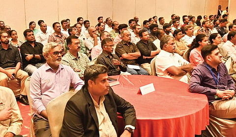 சர்வதேச மார்க்கெட்டிங் நிறுவனமான ‘குரூப் எம்’ வழங்கும் ‘இந்து தமிழ் திசை ’யின் ‘வணிக வீதி தொழில்முனைவோருக்கான களம்’ எனும் வழிகாட்டி நிகழ்ச்சி சென்னையில் நடைபெற்றது. நிகழ்ச்சியில் பங்கேற்றவர்கள். 
| படங்கள்: ம.பிரபு |