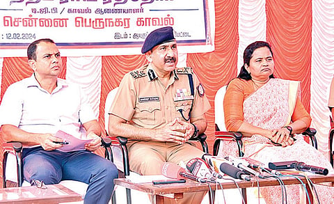 புதுப்பேட்டை ஆயுதப்படை வளாகத்தில், காவலர் நலன் உணவகம் குளிர் சாதன வசதியுடன் நவீனப்படுத்தப்பட்டுள்ளது. இதை காவல் ஆணையர் சந்தீப்ராய் ரத்தோர் நேற்று திறந்து வைத்தார். உடன் கூடுதல் காவல் ஆணையர் கபில் குமார் சி.சரத்கர், இணை ஆணையர் கயல்விழி உள்ளிட்டோர்.