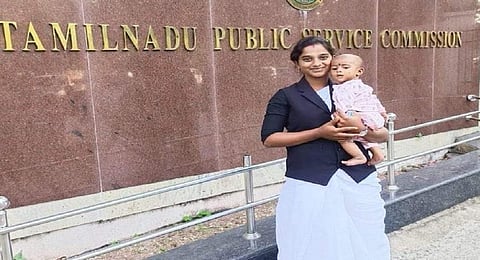 சிவில் நீதிபதி தேர்வில் வெற்றி பெற்றுள்ள  ஸ்ரீபதி