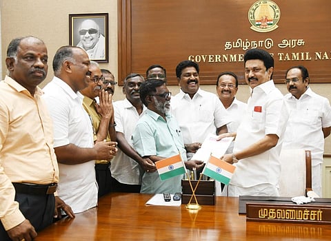 ஜாக்டோ - ஜியோவின் வேலைநிறுத்தப் போராட்டம் ஒத்திவைப்பு: முதல்வரை சந்தித்த பின் அறிவிப்பு
