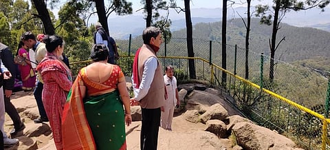 உதகையில் தொட்டபெட்டா சிகரத்தை கண்டு ரசித்த ஆளுநர் ஆர்.என்.ரவி