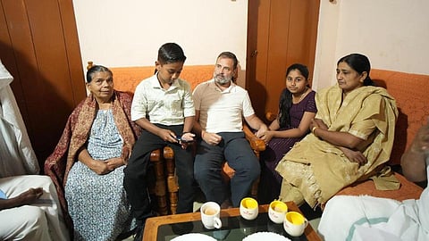 வயநாட்டில் யானை தாக்கி இறந்தவர்களின் குடும்பத்தினருக்கு ராகுல் ஆறுதல்