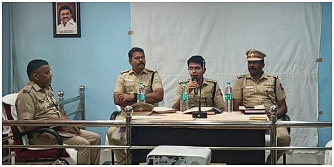 மேட்டூர் சார் ஆட்சியர் அலுவலகத்தில்  தமிழக - கர்நாடக எல்லையில் பாதுகாப்பு நடவடிக்கை மேற்கொள்வது தொடர்பான ஆலோசனை கூட்டம் நடந்தது.