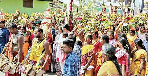 ஓசூர் மாசாணியம்மன் கோயில் குண்டம் திருவிழா - பால்குடம் எடுத்து பெண்கள் ஊர்வலம்