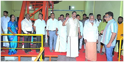 சோளிங்கர் லட்சுமி நரசிம்மர் சுவாமி கோயிலில்  அமைக்கப்பட்டுள்ள கம்பிவட ஊர்தியின்  வெள்ளோட்ட நிகழ்ச்சியினை அமைச்சர்கள் சேகர்பாபு மற்றும் ஆர்.காந்தி ஆகியோர் தொடங்கி வைத்தனர்.