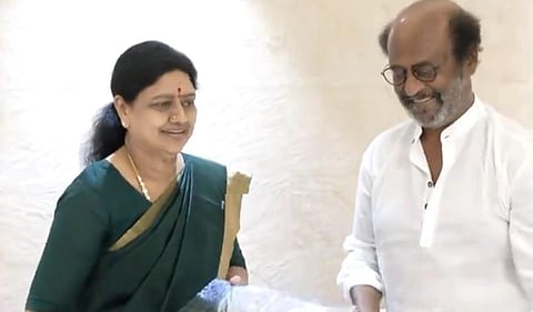 “அரசியல் பேச விரும்பவில்லை” - சசிகலாவை சந்தித்த ரஜினிகாந்த் 