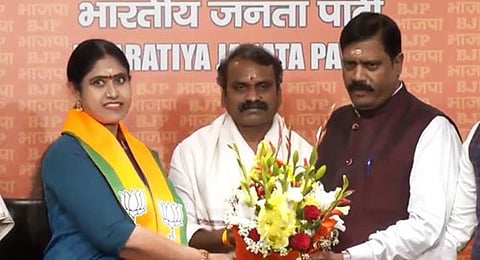 எம்எல்ஏ பதவியை ராஜினாமா செய்வதாக விஜயதரணி அறிவிப்பு