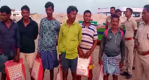 இருதரப்பு மீனவர்களிடையே நடுக்கடலில் மோதல்: ஒருவர் உயிரிழப்பு; 7 பேர் கைது @ நாகை