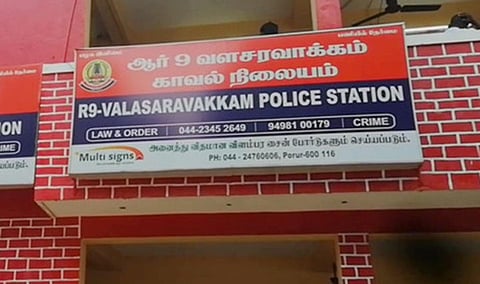 சிபிஐ அதிகாரி பெயரில் இளைஞரை மிரட்டி பணம் பறித்த கும்பல்: வளசரவாக்கம் போலீஸார் விசாரணை