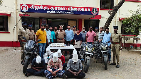 கும்பகோணத்தில் காரில் இருந்த ரூ. 17 லட்சம் திருட்டு