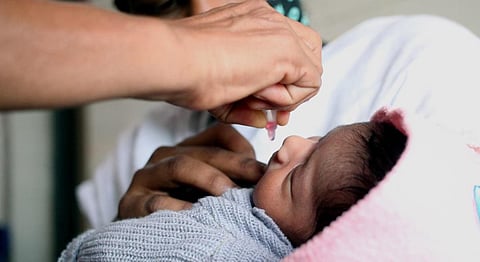 தமிழகத்தில் இன்று போலியோ சொட்டுமருந்து முகாம்: 43,051 மையங்களில் 58 லட்சம் குழந்தைகளுக்கு வழங்க திட்டம்