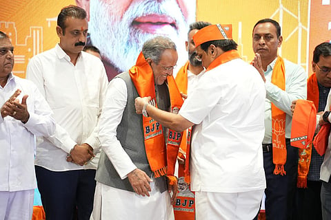 பாஜகவில் இணைந்த அர்ஜுன் மோத்வாடியா