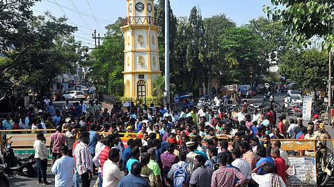 9 வயது சிறுமி கொடூரக் கொலை: புதுச்சேரி அரசின் மீது கட்சியினர், சமூக அமைப்பினர் கண்டனம்