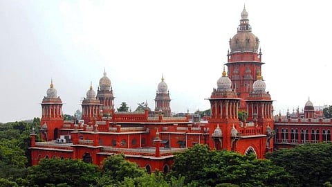 தமிழ் அலுவல் மொழி விவகாரத்தில் தலையிட முடியாது: அரசிடம் முறையிட உயர் நீதிமன்றம் அறிவுரை