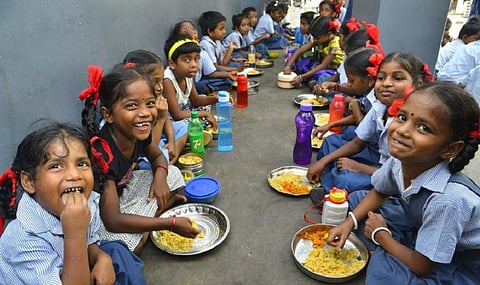 அரசு உதவி பெறும் பள்ளிகளிலும் காலை உணவுத் திட்டம்: வழிகாட்டு நெறிமுறைகள் வெளியீடு