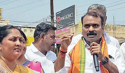 மேட்டுப்பாளையத்தில் நடந்த வரவேற்பு நிகழ்வில் கலந்து கொண்டு பேசிய மத்திய இணையமைச்சர் எல்.முருகன்.
