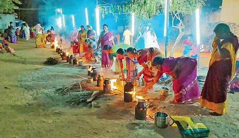 திருப்பத்தூர் அருகே 100 ஆண்டு பாரம்பரிய மறிச்சி கட்டி பொங்கல் விழா கொண்டாடிய கிராம மக்கள்