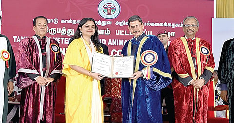 கால்நடை மருத்துவர்களுக்கு தேவை அதிகரிப்பு: பட்டமளிப்பு விழாவில் வேளாண் கழக துணை இயக்குநர் தகவல்