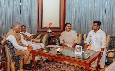 வி.கே.சிங், கிஷன் ரெட்டி, அண்ணாமலை,  எல்.முருகன் உள்ளிட்டோரை சந்தித்து 
பேசிய டிடிவி தினகரன்.