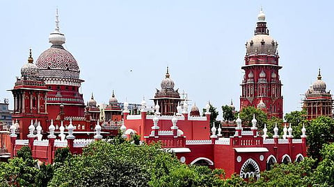 அகதிகள் முகாமில் பிறந்தோருக்கு குடியுரிமை: மத்திய அரசு பரிசீலிக்க உயர் நீதிமன்றம் உத்தரவு
