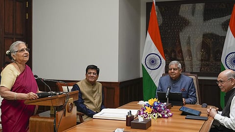 மாநிலங்களவை எம்.பி.யாக பதவியேற்றார் சுதா மூர்த்தி