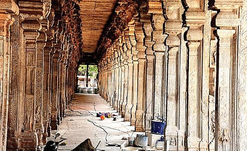 சீரமைப்பு பணிகள் நடைபெற்று வரும் புது மண்டபத்தின்  உட்பகுதி. படங்கள்: எஸ்.கிருஷ்ணமூர்த்தி.