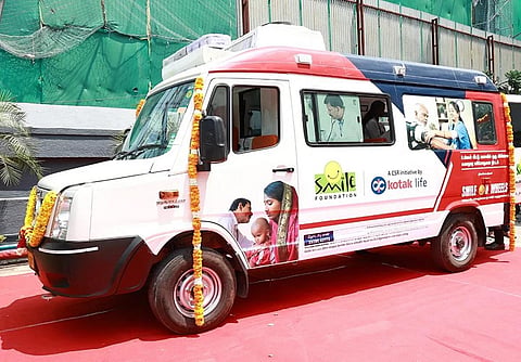சிஎஸ்ஆர் பங்களிப்பாக தமிழ்நாட்டுக்கு 7 நடமாடும் மருத்துவ வேன்கள்: கோடக் லைஃப் நிறுவனம் வழங்கல்