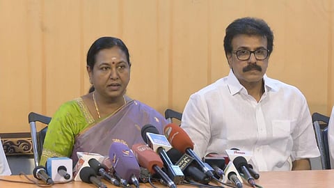 பிரேமலதா விஜயகாந்த் (இடது), சுதீஷ் (வலது)