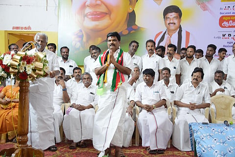 மதவாத, வெறுப்பு அரசியலைத் தாண்டி பாஜக ‘சாதி அரசியல்’ செய்கிறது: அதிமுக
