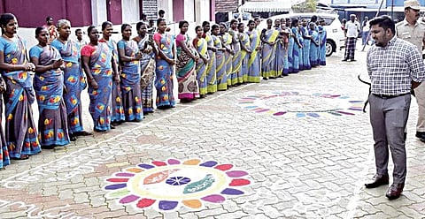 விருதுநகர் அருகே ரங்கோலி திருவிழா: வாக்காளர் விழிப்புணர்வுக்காக 10 ஆயிரம் கோலம்