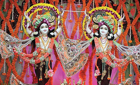 சென்னை ஈசிஆர் சாலை அக்கரையில் உள்ள ‘இஸ்கான்’ கோயிலில் நேற்று கவுர பூர்ணிமாவை முன்னிட்டு, சைதன்ய மஹாபிரபு மற்றும் நித்யானந்தருக்கு சிறப்பு வழிபாடுகள் நடைபெற்றன.