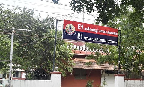 கபாலீஸ்வரர் கோயிலில் நடைபெற்ற அறுபத்து மூவர் விழாவில் செல்போன், நகை பறிப்பு