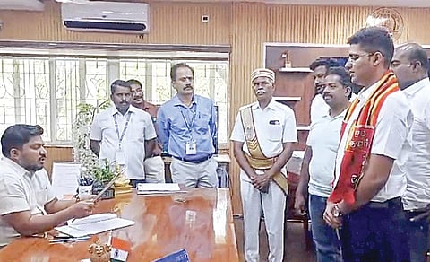 தமிழ் படிக்க தெரியாத நாம் தமிழர் வேட்பாளர்!