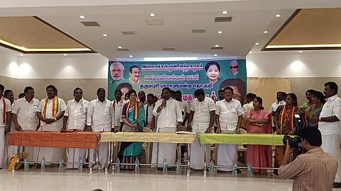 ‘அனுமதியின்றி கூட்டம்’ - சவுமியா அன்புமணி உள்பட 11 பேர் மீது வழக்குப் பதிவு