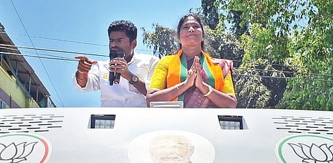 சிதம்பரத்தில் பாஜக வேட்பாளர் கார்த்தியாயினியை ஆதரித்து பிரச்சாரம் செய்த அக்கட்சியின் மாநிலத் தலைவர் அண்ணாமலை.