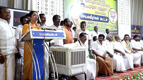 சிவகாசியில் நடந்த தேசிய ஜனநாயக கூட்டணி கட்சி நிர்வாகிகள் ஆலோசனை கூட்டத்தில் பாஜக வேட்பாளர் ராதிகா உரையாற்றினார்.