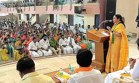 விருதுநகரில் நடைபெற்ற பாஜக செயல் வீரர்கள் கூட்டத்தில் பேசிய பாஜக வேட்பாளர் நடிகை ராதிகா.