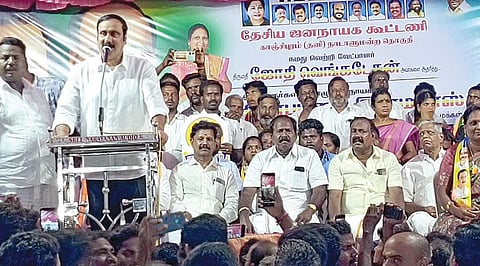 திருக்கழுகுன்றத்தில் நேற்று நடைபெற்ற தேர்தல் பிரச்சாரக் கூட்டத்தில் காஞ்சிபுரம் (தனி) மக்களவைத் தொகுதியில் பாமக சார்பில் போட்டியிடும் வேட்பாளர் ஜோதியை ஆதரித்து பாமக தலைவர் அன்புமணி பேசினார்.