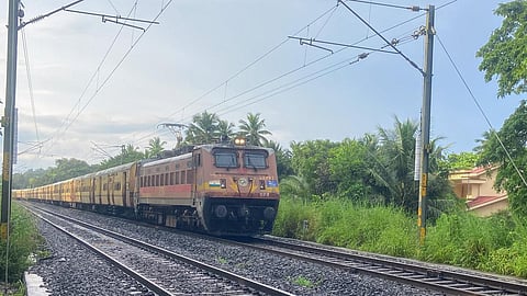 தெற்கு ரயில்வே ரூ.12,000 கோடியை ஈட்டி சாதனை